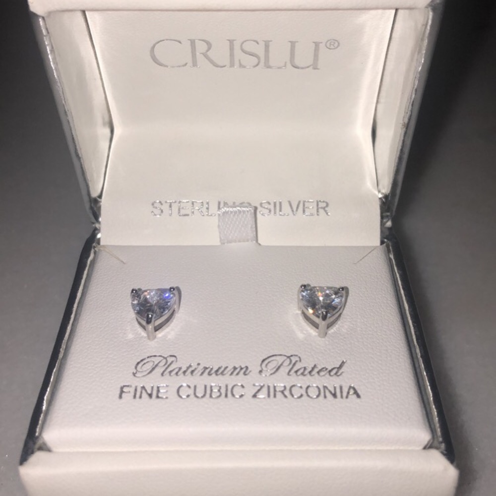 Crislu Heart Earrings 🤍💎
